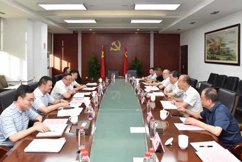 中國水泥協(xié)會(huì)會(huì)長高登榜赴湖南省工信廳座談交流