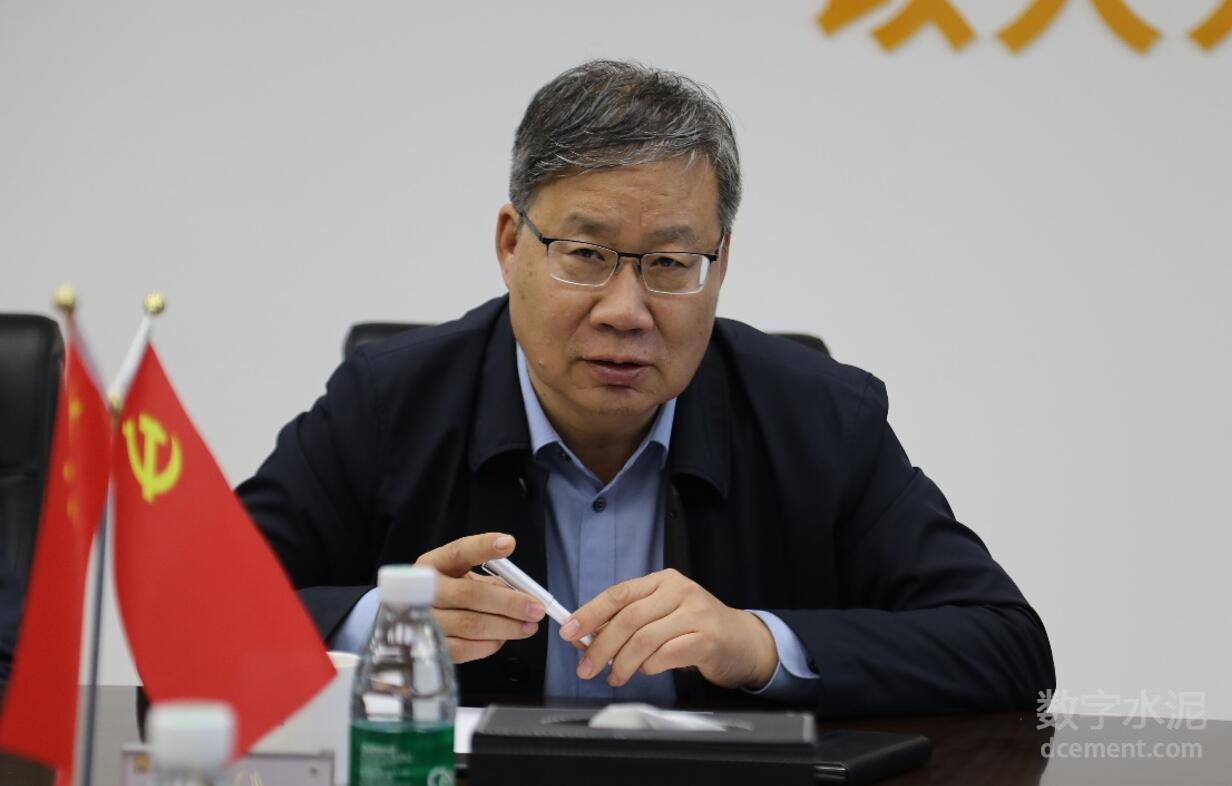 中國水泥協會秘書長王郁濤一行到“燈塔工廠”--華潤建材科技田陽工…